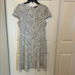 CHAPS Cap Sleeve Gray and White Chevron Pattern Mini Dress Women's 12